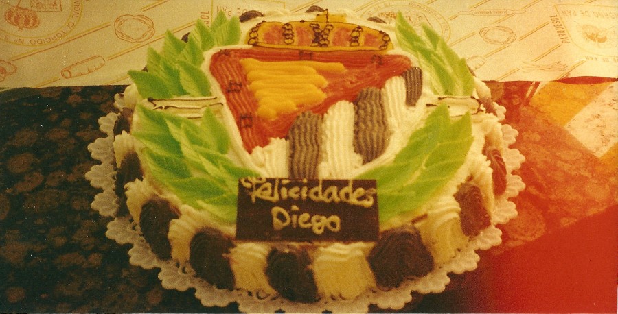 Tarta escudo Real Valladolid por Tahona Parquesol
